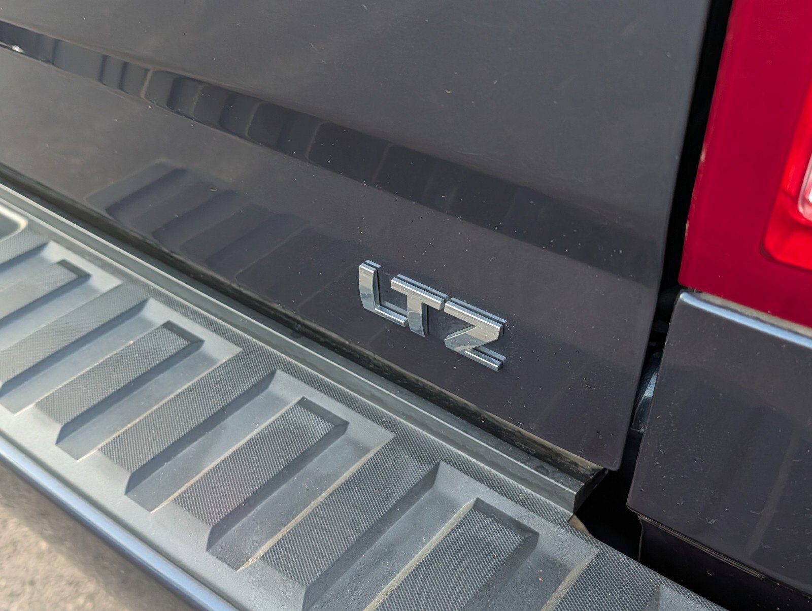 Used 2018 Chevrolet Silverado 1500 LTZ Z71 w/ Centennial Edition AWD/4WD image 17