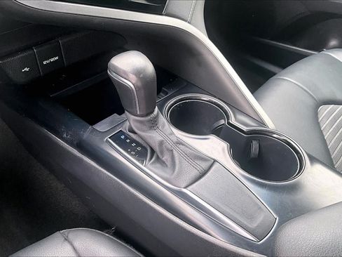 Used 2020 Toyota Camry SE FWD image 15