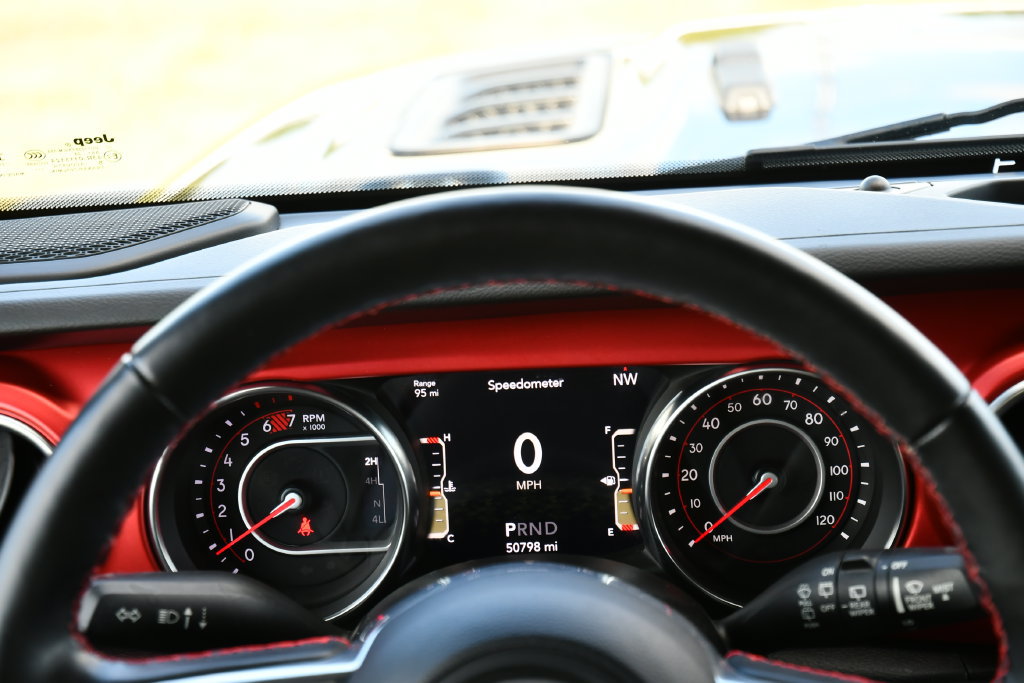 Used 2021 Jeep Wrangler Unlimited Rubicon w/ Cold Weather Group AWD/4WD image 34
