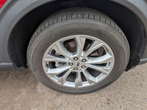 Used 2020 Ford Explorer XLT w/ Equipment Group 202A image 9