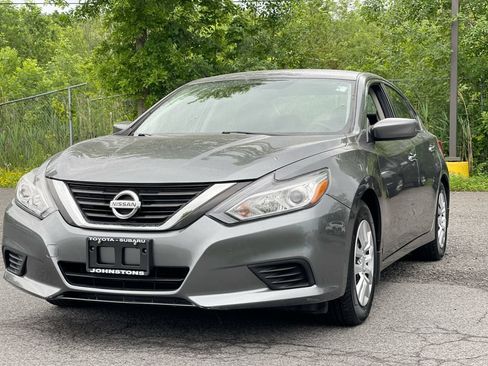 Used 2018 Nissan Altima 2.5 S w/ S Convenience Package FWD image 2