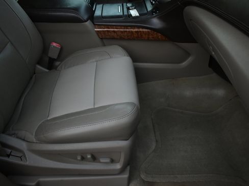 Used 2015 Chevrolet Suburban LTZ image 32