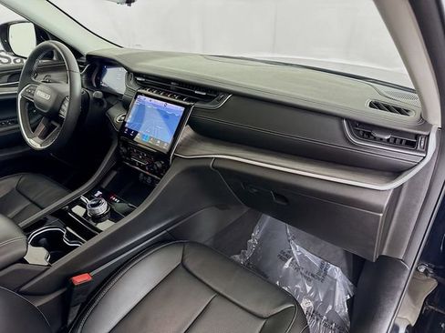 Used 2023 Jeep Grand Cherokee Limited w/ Luxury Tech Group II image 28