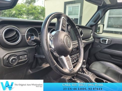 Used 2018 Jeep Wrangler Unlimited Sahara AWD/4WD image 11