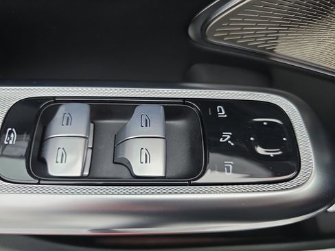 Used 2025 Mercedes-Benz E 350 Sedan image 28