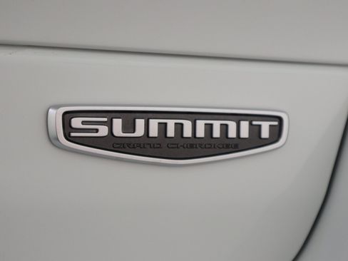 Used 2022 Jeep Grand Cherokee Summit w/ Adv Protech Group IV AWD/4WD image 38