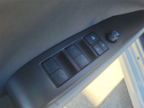 Used 2022 Toyota Camry SE image 11