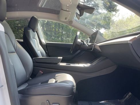 Used 2021 Tesla Model Y Long Range image 19