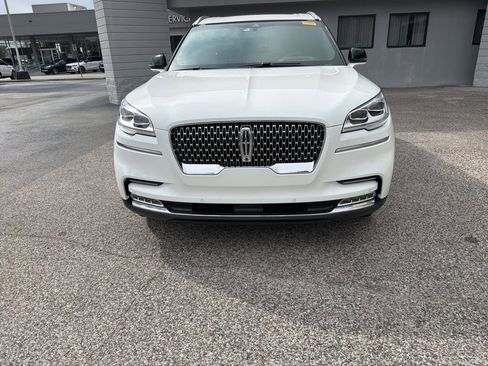 Used 2020 Lincoln Aviator Reserve w/ Equipment Group 202A image 2