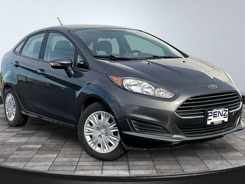 Used 2015 Ford Fiesta SE w/ Comfort Package FWD image 3