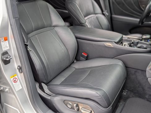 Used 2019 Lexus LS 500h AWD image 22