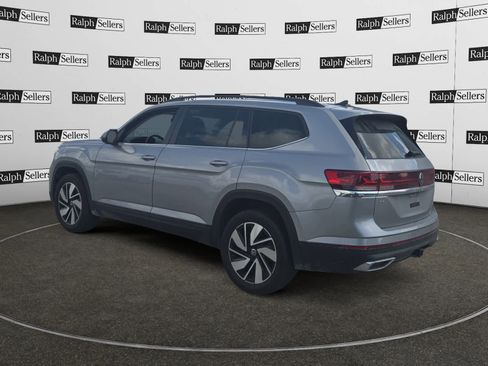 Used 2025 Volkswagen Atlas SE image 4