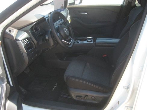 Used 2023 Nissan Rogue SV AWD/4WD image 14