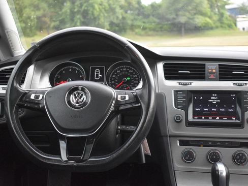 Used 2015 Volkswagen Golf S image 19