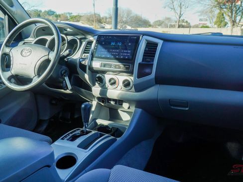 Used 2011 Toyota Tacoma PreRunner image 15