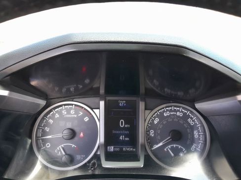 Used 2016 Toyota Tacoma SR5 w/ SR5 Appearance Package (SN) image 20