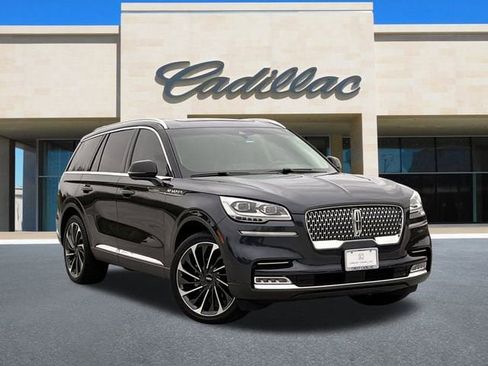 Used 2024 Lincoln Aviator Reserve w/ Equipment Group 201A image 2