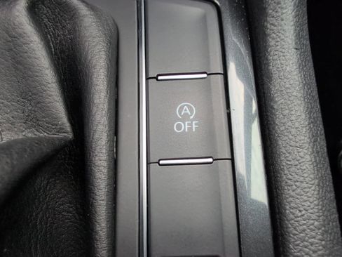 Used 2018 Volkswagen Tiguan SE image 25