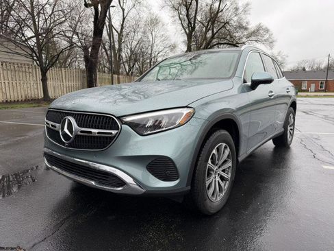 Used 2025 Mercedes-Benz GLC 300 4MATIC image 3