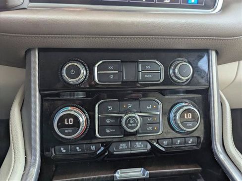Used 2021 GMC Yukon Denali w/ Denali Premium Package AWD/4WD image 19