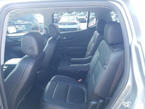 Used 2023 GMC Acadia SLT w/ Technology Package image 12