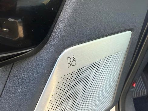 Used 2022 Ford F150 Lightning Platinum image 14