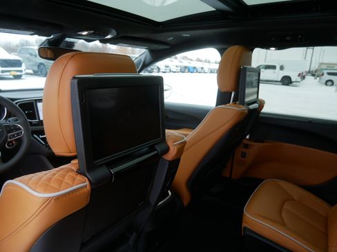 Used 2022 Chrysler Pacifica Pinnacle image 15