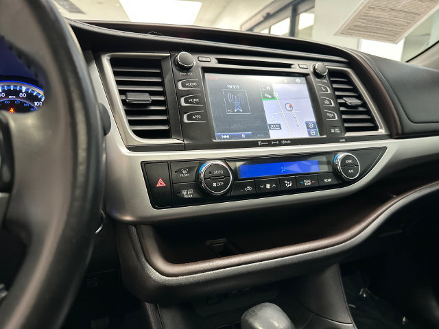 Used 2019 Toyota Highlander XLE AWD/4WD image 21