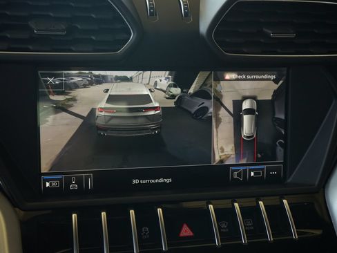 Used 2019 Lamborghini Urus AWD/4WD image 16