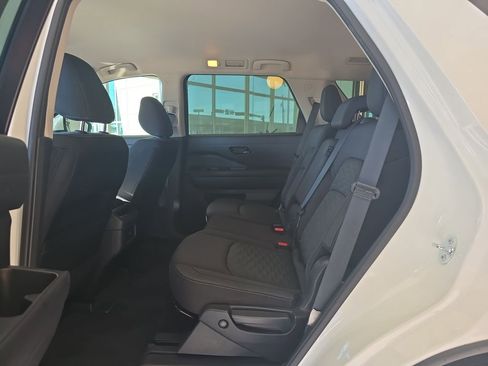 Used 2024 Nissan Pathfinder SV image 30