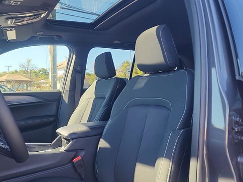 New 2025 Jeep Grand Cherokee Laredo X image 11