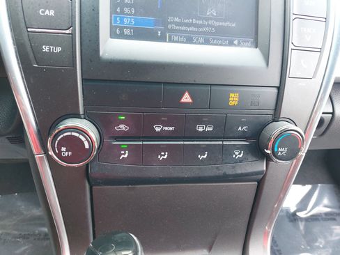 Used 2015 Toyota Camry SE FWD image 21