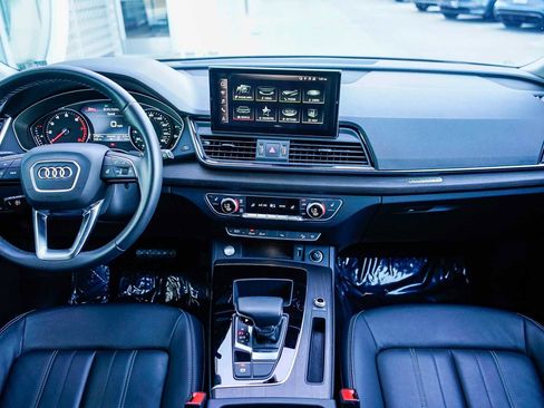 Used 2023 Audi Q5 2.0T Premium w/ Convenience Package image 11
