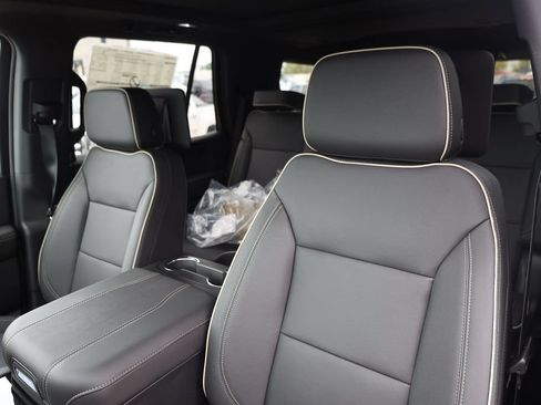 New 2026 GMC Yukon Elevation w/ Elevation Premium Package AWD/4WD image 17