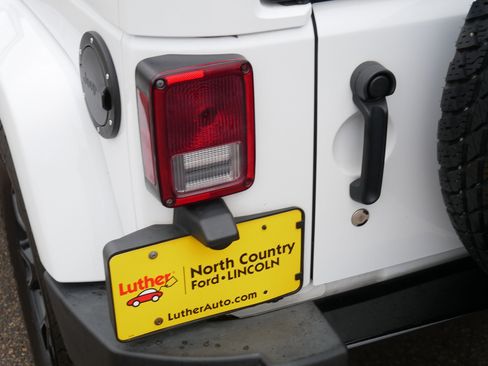 Used 2018 Jeep Wrangler Unlimited Sahara image 17