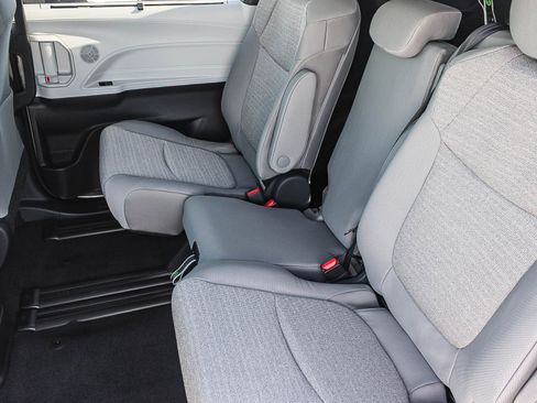 New 2026 Toyota Sienna LE FWD image 20