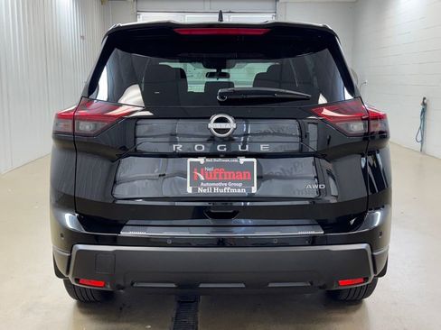 Certified 2026 Nissan Rogue SV AWD/4WD image 6