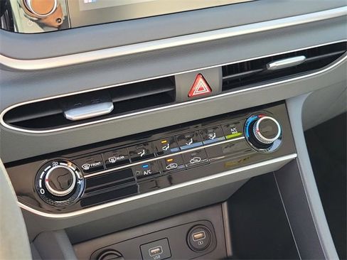Used 2022 Hyundai Sonata SE w/ Preferred Accessory Package image 22