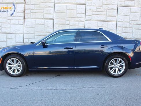 Used 2017 Chrysler 300 Limited image 8