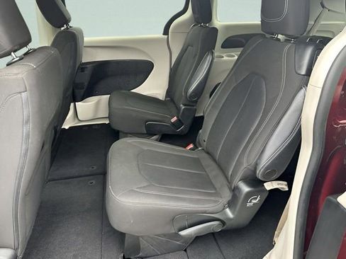 Used 2022 Chrysler Voyager LX image 19