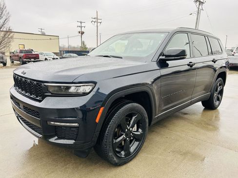 Used 2023 Jeep Grand Cherokee L Limited w/ Black Appearance Package image 39
