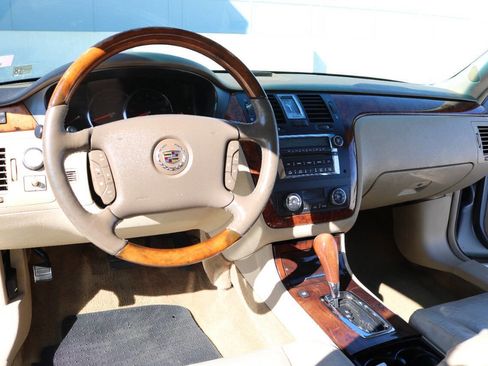 Used 2006 Cadillac DTS Performance image 40