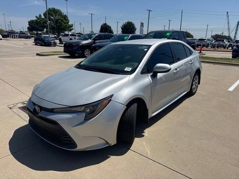 Used 2025 Toyota Corolla LE FWD image 6