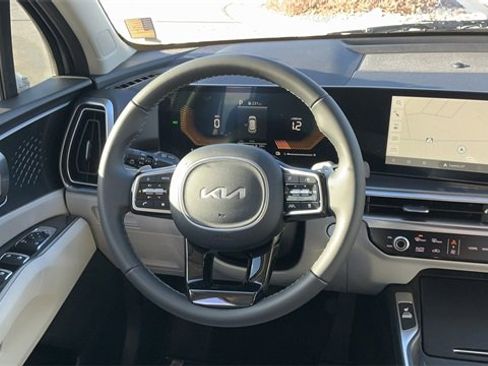 Certified 2025 Kia Sorento EX w/ EX Panoramic Sunroof Package image 22