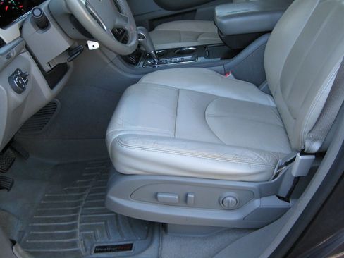 Used 2015 Chevrolet Traverse LT FWD image 19