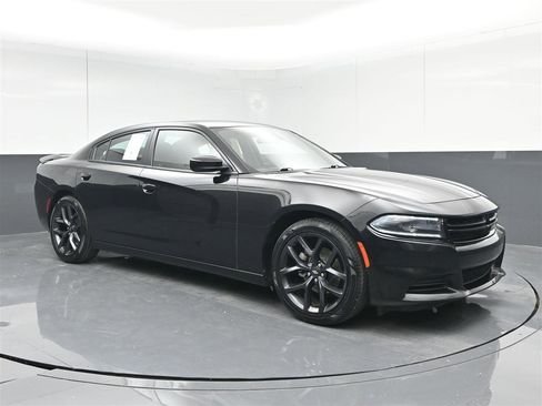 Used 2021 Dodge Charger SXT w/ Blacktop Package image 3