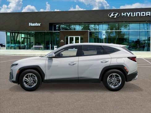 Used 2026 Hyundai Tucson SE AWD/4WD image 3