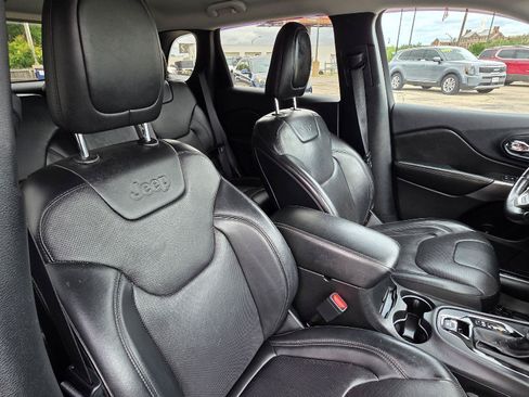 Used 2019 Jeep Cherokee Limited w/ Luxury Group AWD/4WD image 27