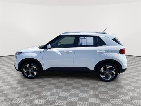 Used 2024 Hyundai Venue SEL FWD image 9