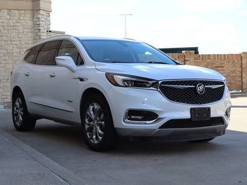 Used 2019 Buick Enclave Avenir w/ Avenir Technology Package FWD image 2